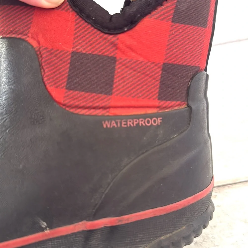 Boys Size 9/10 Snow Winter Rain Boots Waterproof Red Black Plaid Size 9 10 Kids